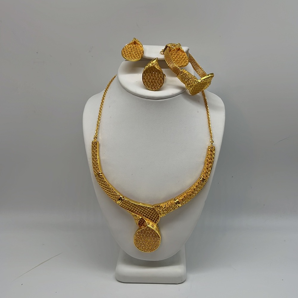 Bangkok Gold Plated Jewelry Set Necklace and Earrings set‎ NEW